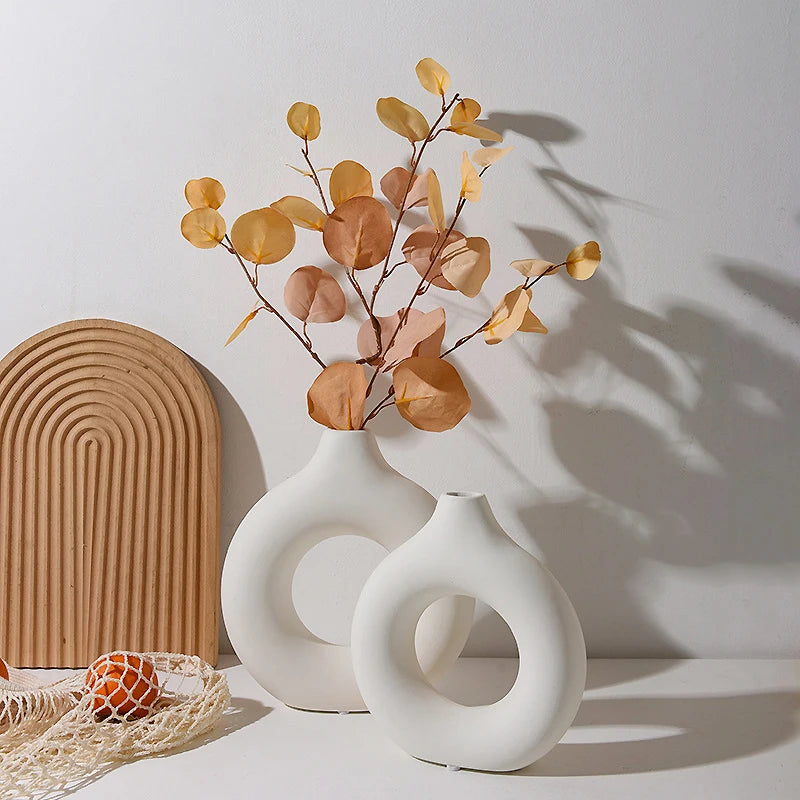 Nordic White Decorative Flower Vase – Minimalist Plastic Design for Modern Floral Arrangements